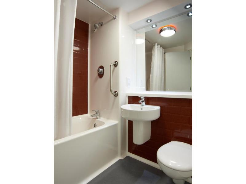 Travelodge High Wycombe Central Eksteriør billede